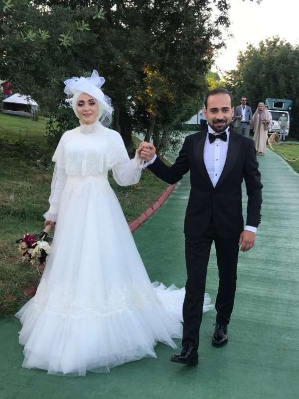 Gürsel Şenel, Süheyla ve Lütfi Yalçın çiftinin kızları Fatma Betül ile dünya evine girdi.