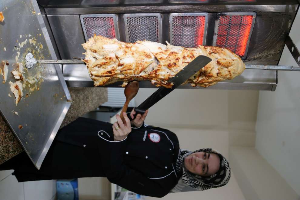 KO-MEK Türk Mutfağı’nda döner yapmayı öğreniyorlar