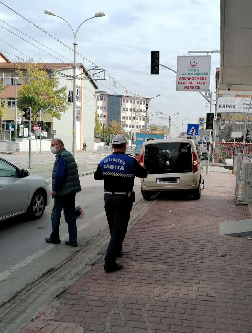 Kaldırım parklanmasına geçit yok