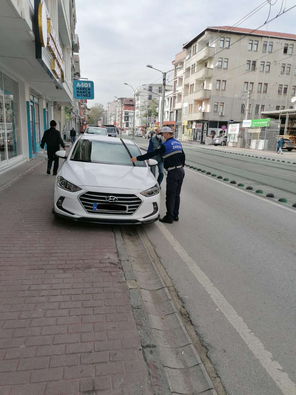 Kaldırım parklanmasına geçit yok