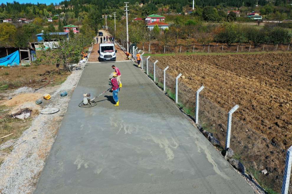 Karamürsel ilçesi Hayriye – İnebeyli – Taşağıl - Semetler köylerini birbirine bağlayan 9 kilometrelik yolda 6 kilometrelik kısım tamamlandı.