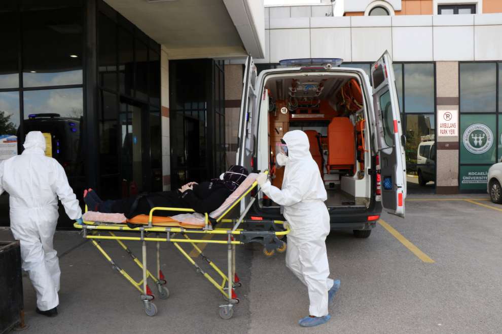 Kocaeli Büyükşehir Belediyesi salgın süresinde 10 bin 700 vatandaşa Hasta Nakil Ambulanslarıyla hizmet verdi.