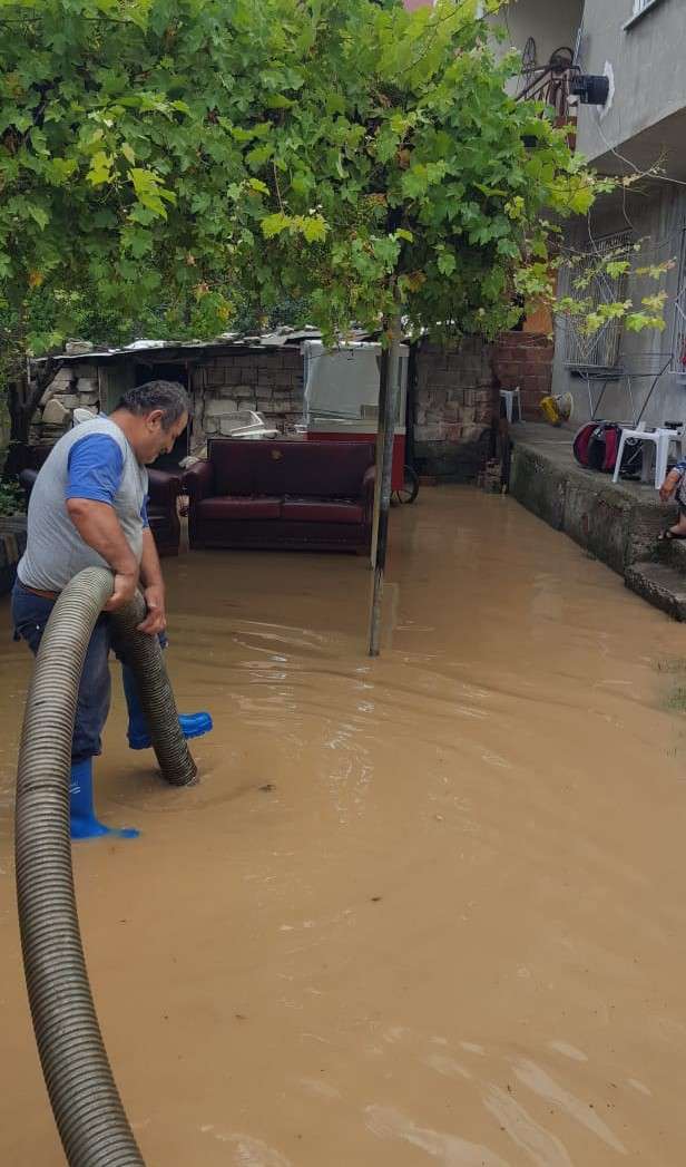 Kocaeli Büyükşehir Belediyesi ve İSU Genel Müdürlüğü ekiplerince alınan tedbirler ile birlikte büyük oranda olası taşkınların önüne geçildi.