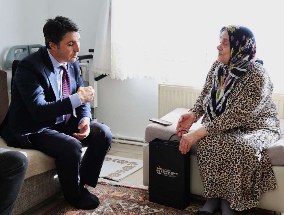 Kocaeli Büyükşehir acıları hafifletiyor