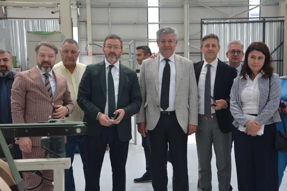 Kocaeli Sanayi ve Teknoloji Müdürü İlhan Aydın, SANTEK üyeleriyle birlikte DDC Grup'u ziyaret etti.