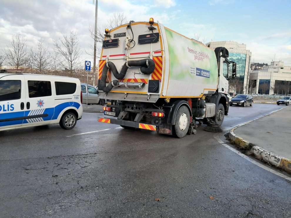 Kocaeli’nin en işlek karayolları yıl boyunca temizleniyor