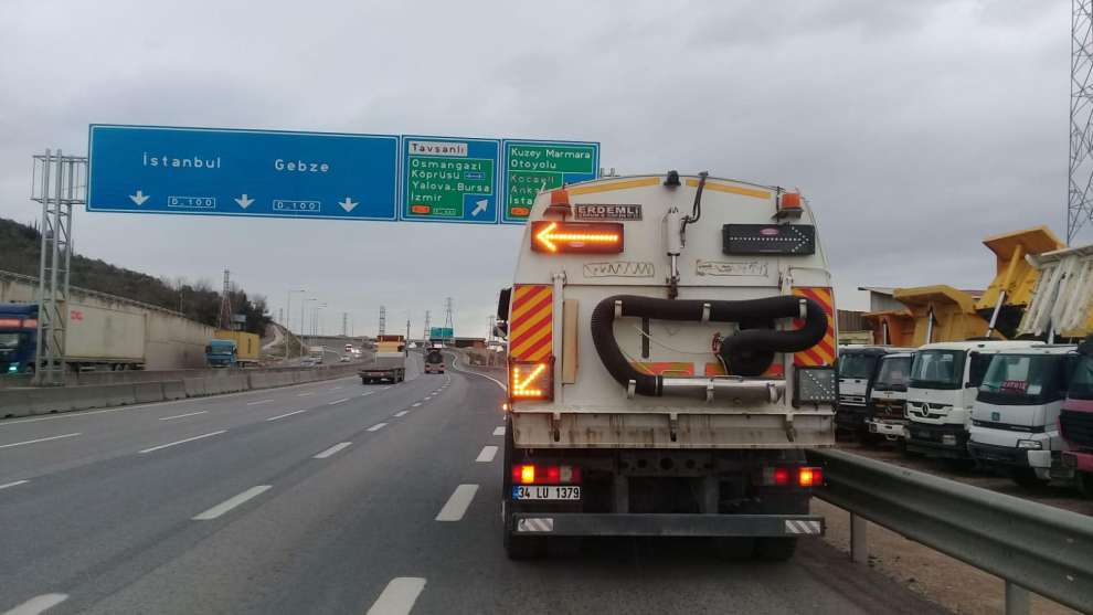 Kocaeli’nin en işlek karayolları yıl boyunca temizleniyor