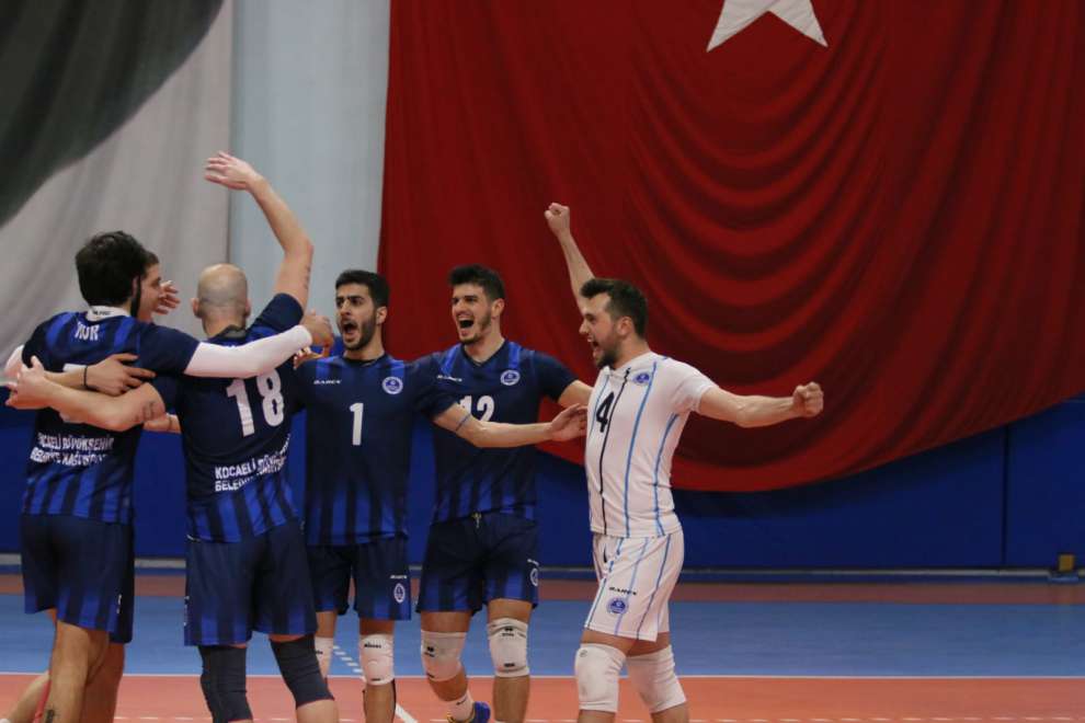 Lider Kağıtspor play-off’u garantiledi