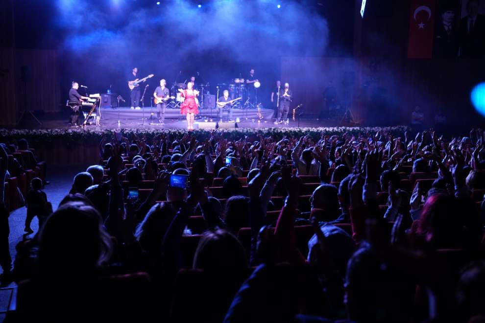 Öğretmenlere müzik ziyafetiyle 24 Kasım teşekkürü