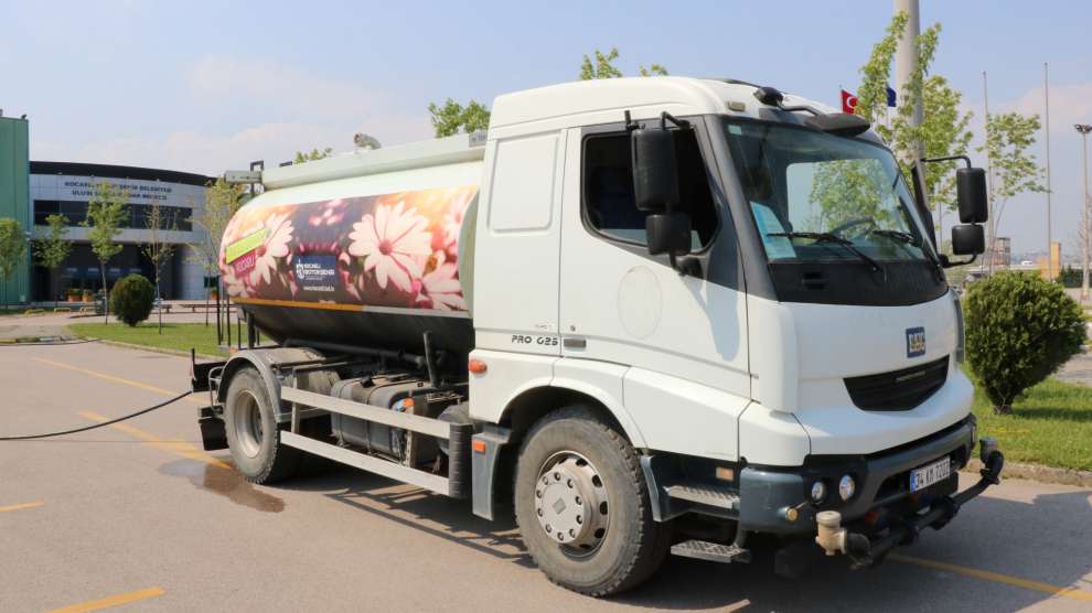 Park ve Bahçeler Daire Başkanlığı bünyesinde yapılan sulama çalışmaları için yeni 10 arazöz hizmete girdi.