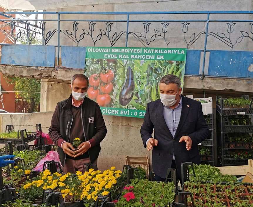 Şayir, vatandaşlara çiçek tohumu dağıttı