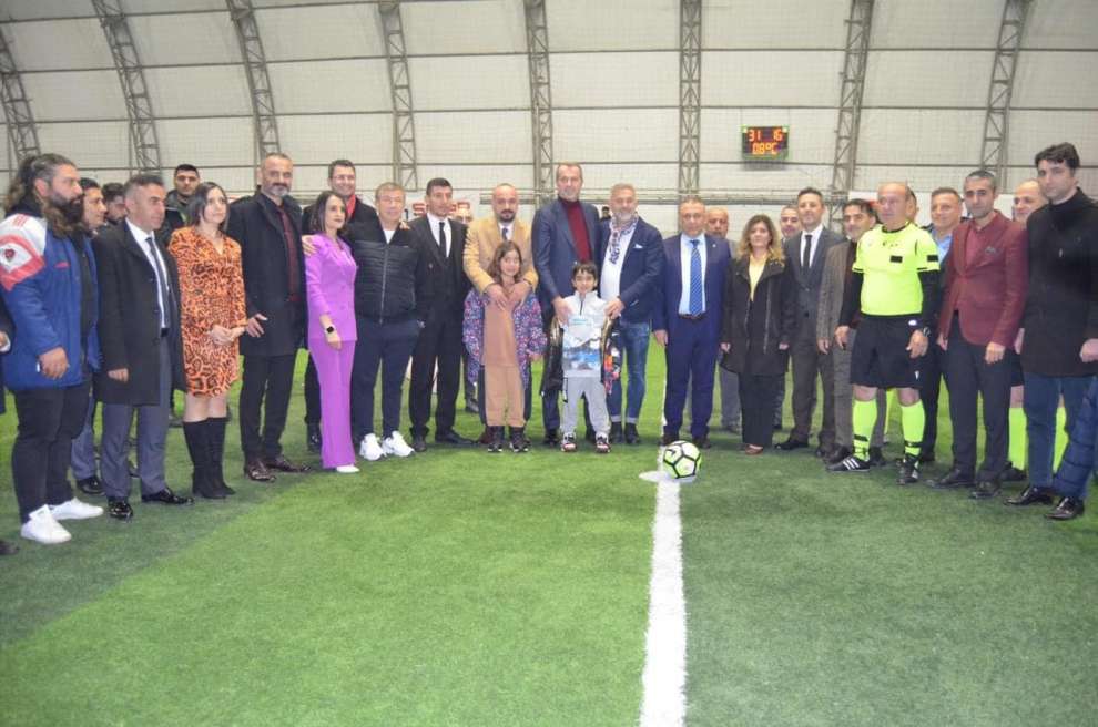 Şener GYD Geleneksel Halı Saha Futbol Turnuvası ve kış sezonu finalinde Karataş Grup ile Zirvem Geri Dönüşüm ekipleri karşılaştı.