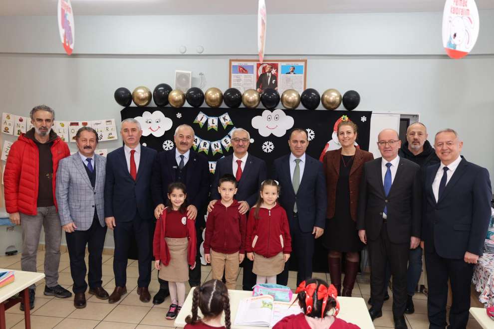 Sultan Ayhan İlkokulu’nda Yarıyıl Karneleri Dağıtıldı