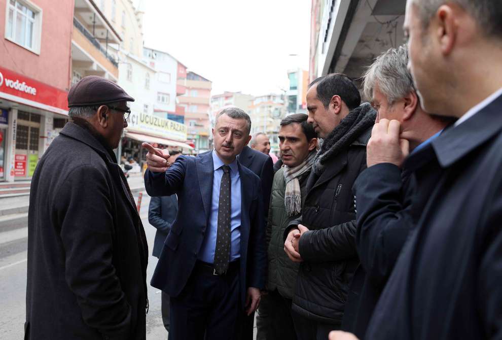 Tahir Büyükakın, Gebze Beylikbağı Mahallesi Ankara Caddesi’ndeki esnafları ziyaret etti.