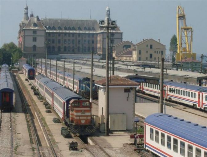 Tarihi Haydarpaşa Garı tren mezarlığına döndü