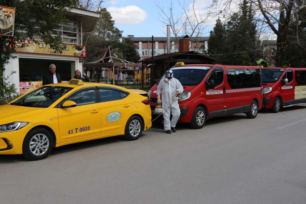 Ticari ve dolmuş taksiler dezenfekte ediliyor