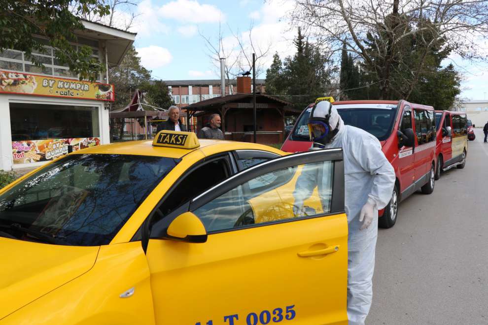 Ticari ve dolmuş taksiler dezenfekte ediliyor