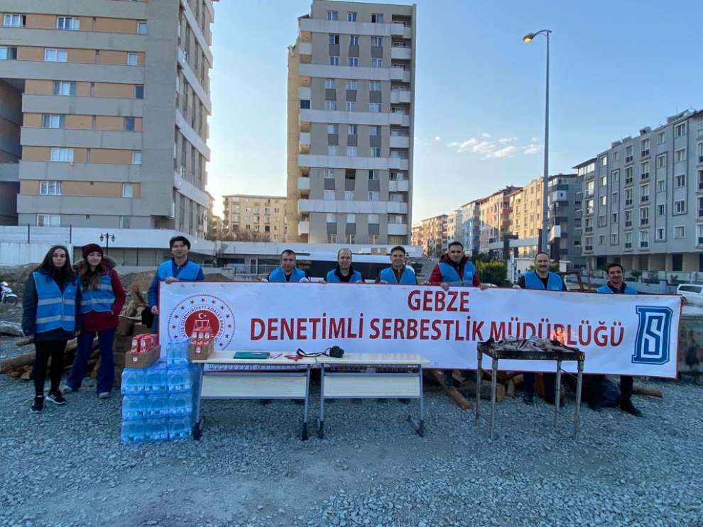 Türkiyeyi yasa boğan Kahramanmaraş merkezli çoklu depremin yaraları sarılmaya devam ederken, Gebze adliyeside bölgede seferber oldu.