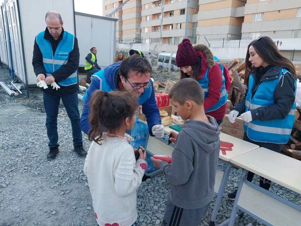 Türkiyeyi yasa boğan Kahramanmaraş merkezli çoklu depremin yaraları sarılmaya devam ederken, Gebze adliyeside bölgede seferber oldu.