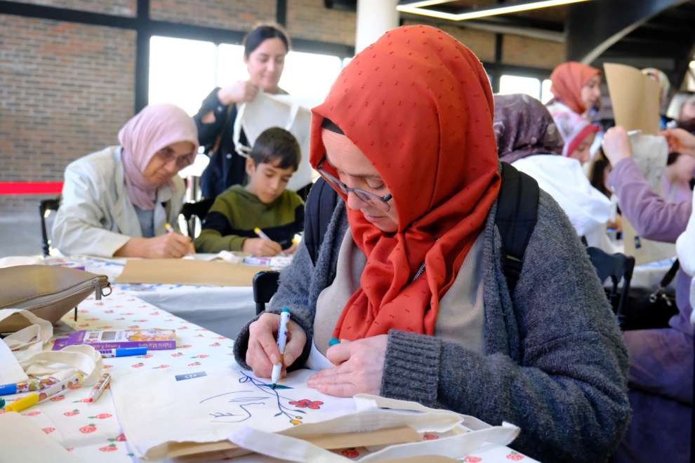 Turuncu balonlarla kadına şiddete ‘dur’ mesajı