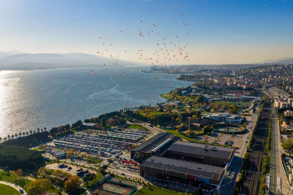 Turuncu balonlarla kadına şiddete ‘dur’ mesajı