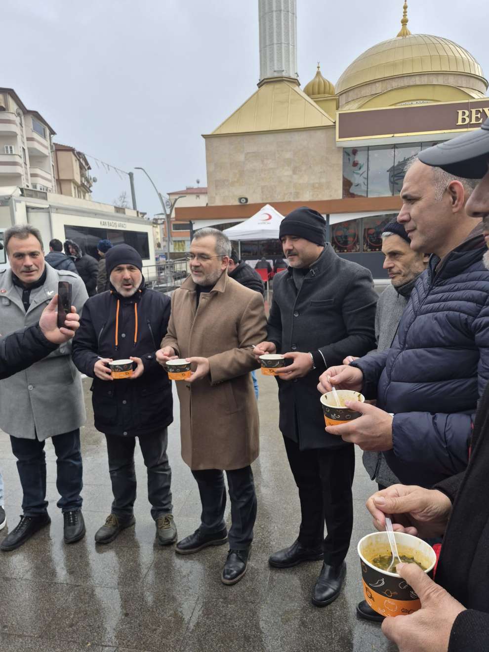 Yağlıderelilerden rekorlu velezzetli iyilik hareketi !