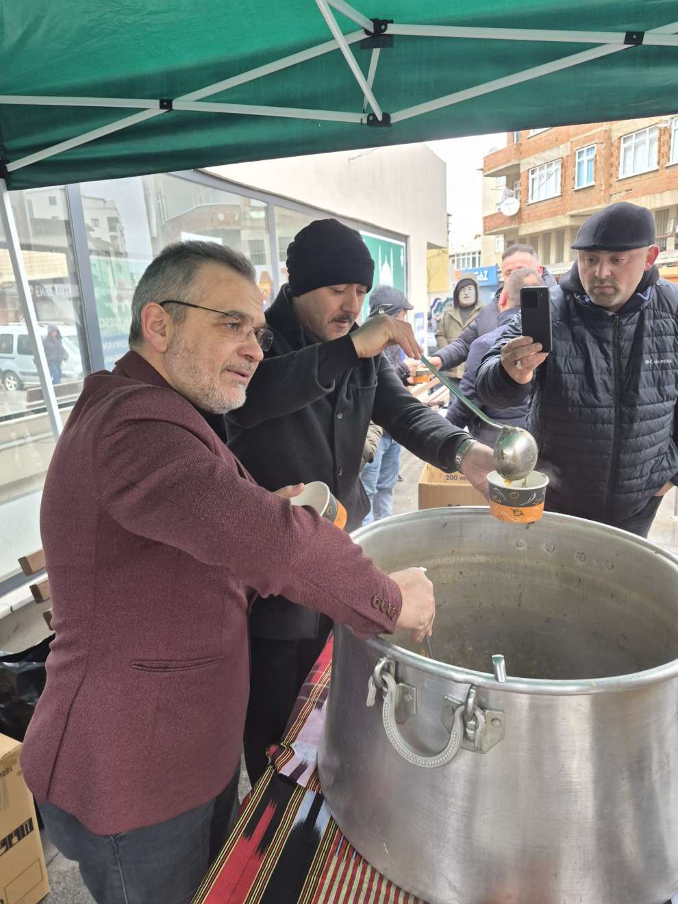 Yağlıderelilerden rekorlu velezzetli iyilik hareketi !