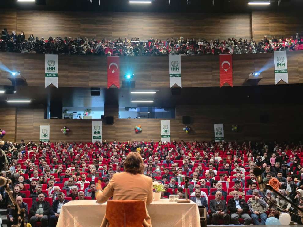 Yetim Gecesine Yoğun İlgi Salon Doldu Taştı