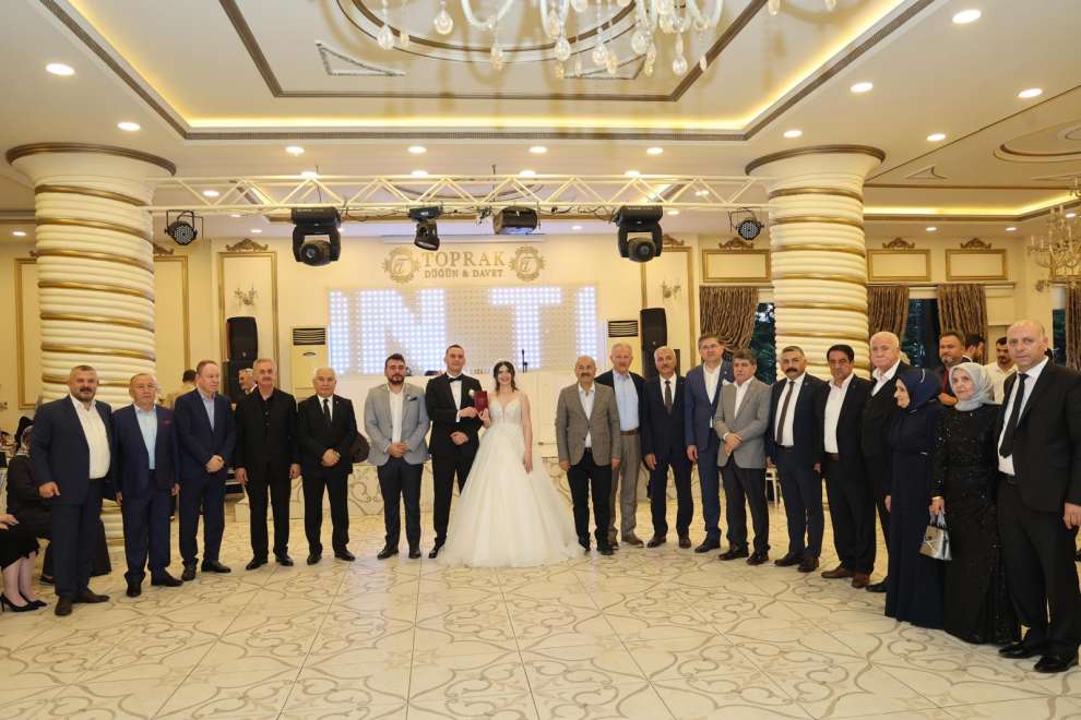 Yılmaz Uçak'ın kızı Deniz'in düğününde , bölgemiz siyastçileri bir araya geldi.