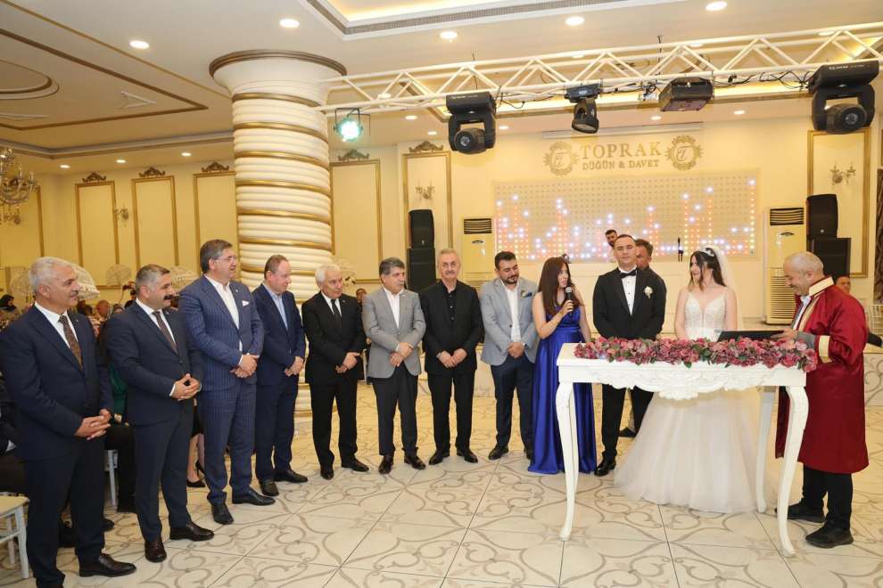 Yılmaz Uçak'ın kızı Deniz'in düğününde , bölgemiz siyastçileri bir araya geldi.