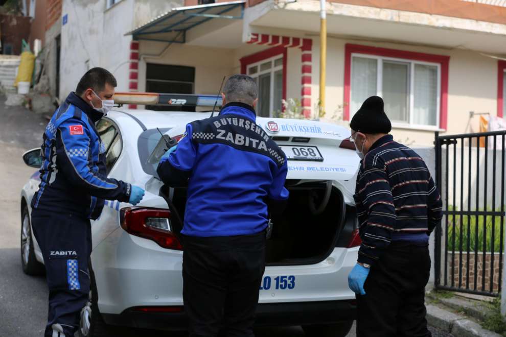 Zabıta, 65 yaş üstü vatandaşları evlerine yönlendirdi