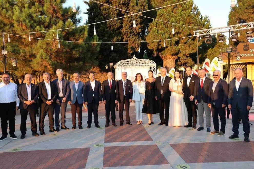 İş ve siyaset dünyasının saygın ismi Mehmet Başaran'ın oğlunun nikahında protokol tam kadro katıldı.