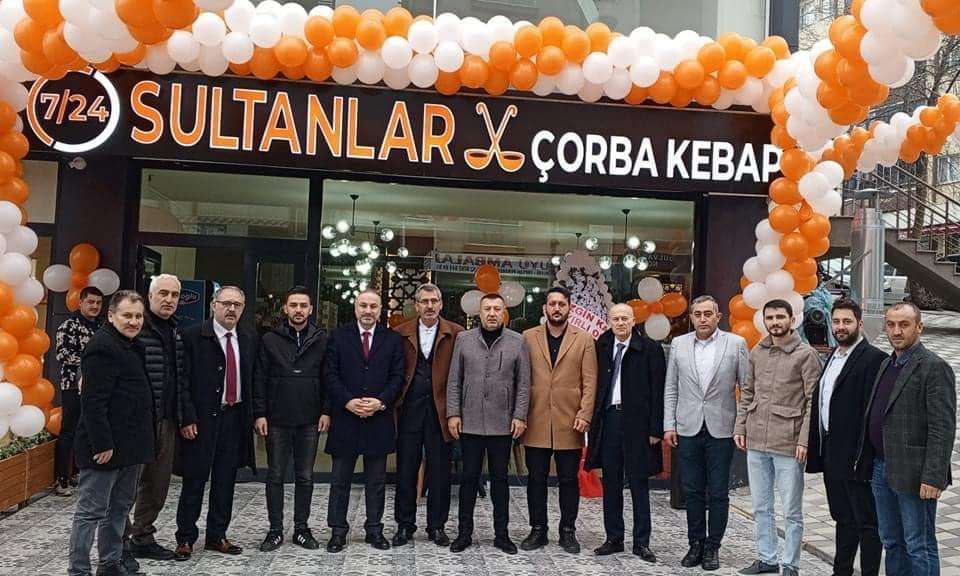 İşletme sahibi Ali Osman Gürün siyasi ve sanayici çevresi nedeniyle, Sultanlar çorba biran boş kalmadı.