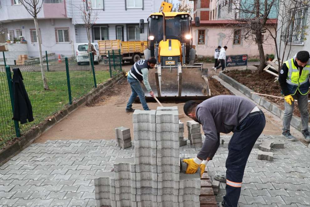 İstasyon Mahallesi 1405/2 Sokak’ta Parke Serimi Çalışması