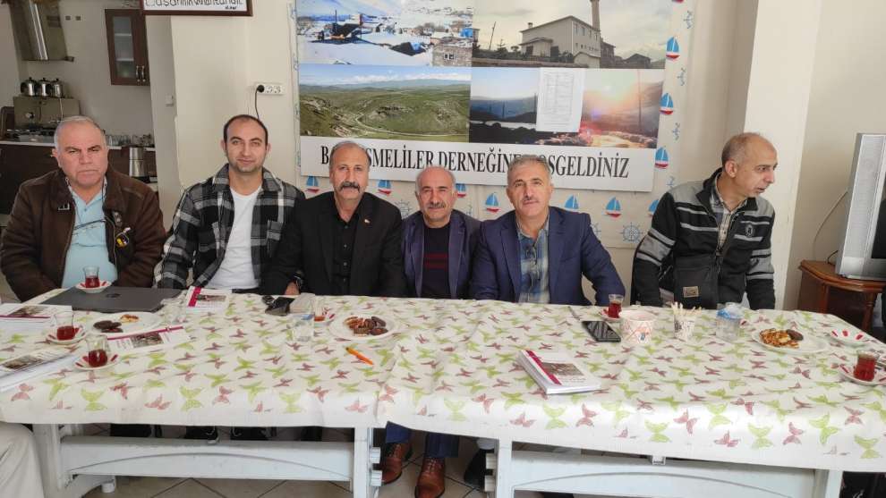 yazan Kızılay Genel Başkan Danışmanı Resul Karakurt , köylüleriyle imza gününde bir araya geldi.