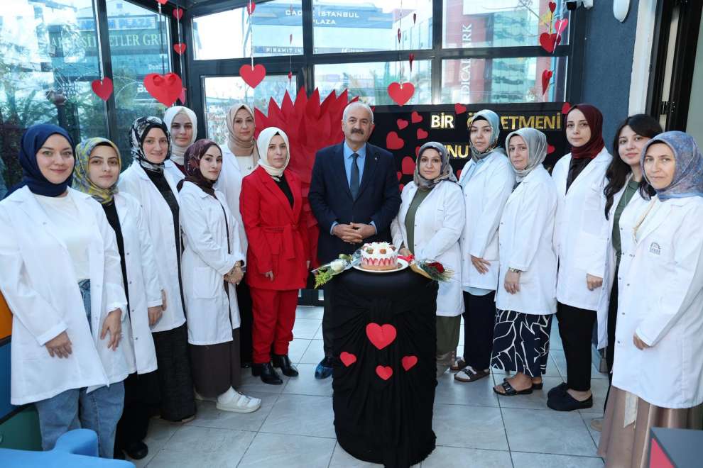 Başkan Büyükgöz, Güzide Kreş’te Öğretmenler Günü’nü Kutladı