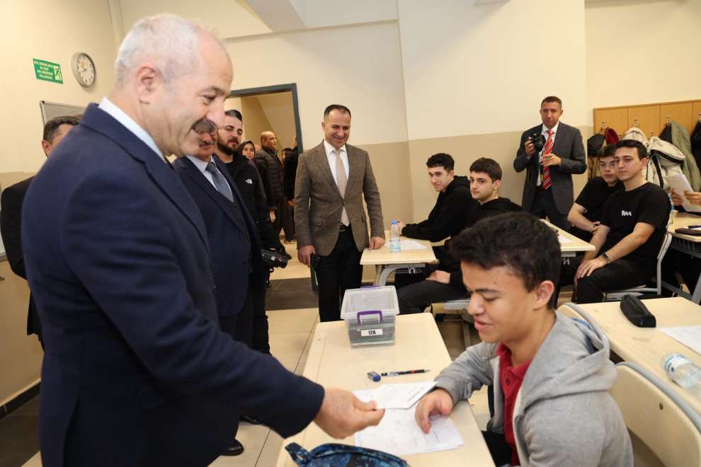 Başkan Büyükgöz ve kaymakam özyiğit'ten okul ziyareti