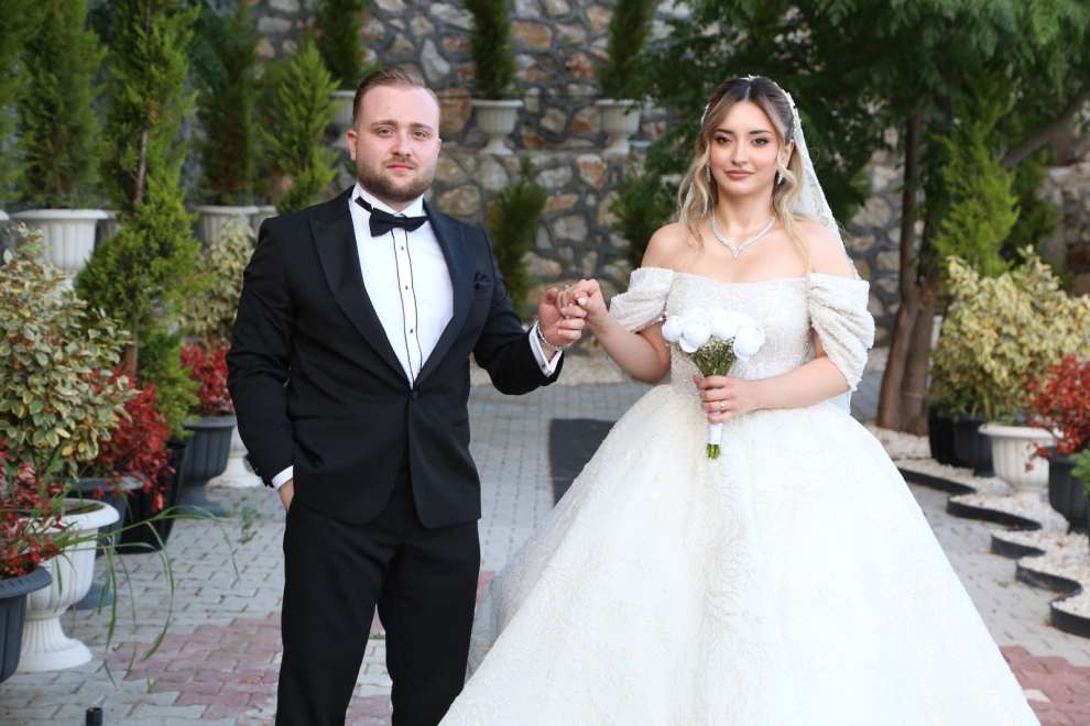Deniz ile Ümit'in Düğününde iş , sanat , siyaset ve spor dünyasının seçkin isimleri bir araya geldi.
