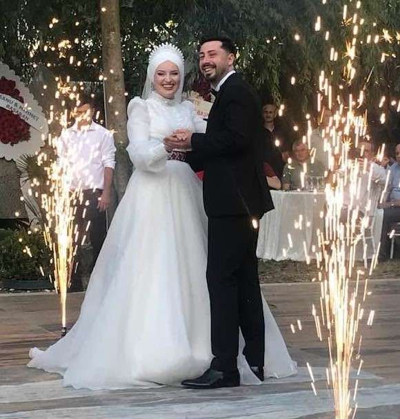 Emine & Erdi'nin düğününe bölgemizin iş, siyaset, bürokrasi , ticaret ve STK temsilcilerinden çok fazla isim geldi.