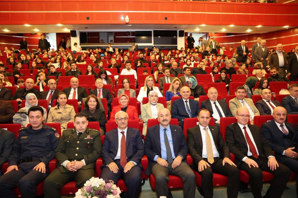 GEBZE’DE ÖĞRETMENLER GÜNÜ COŞKUSU