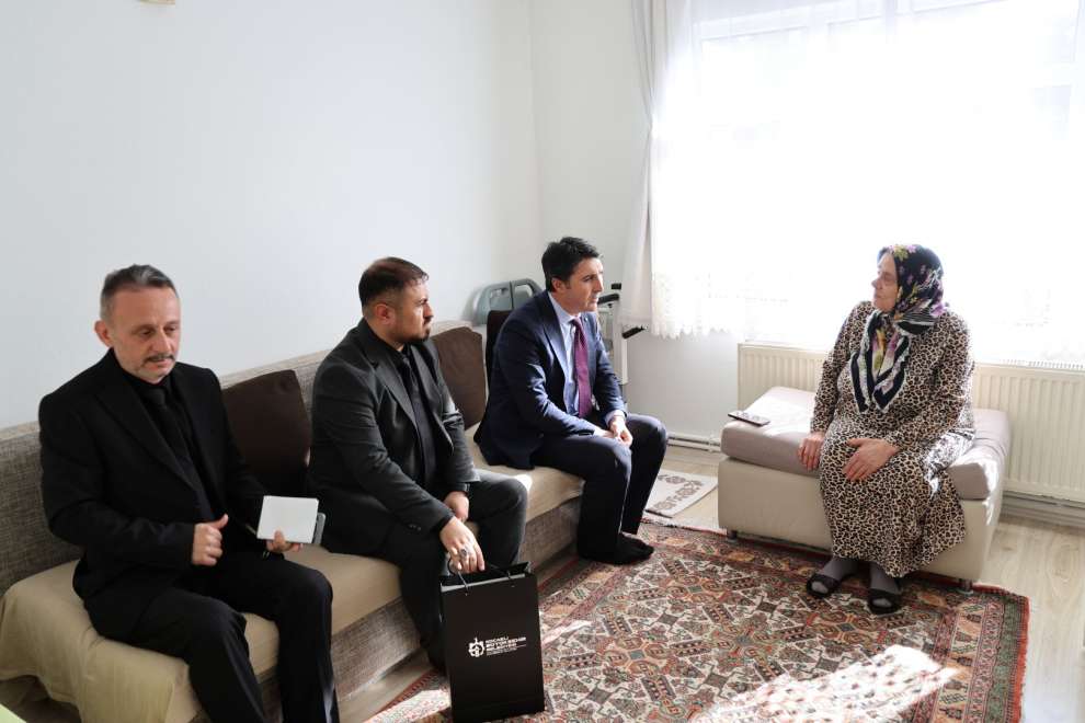 Kocaeli Büyükşehir acıları hafifletiyor