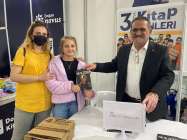 Bu yıl dördüncü kez kapılarını açan Çayırova Kitap Fuarı'nda Gazeteci- Yazar Ercan Sarıçam, Malta Gezgini kitabını imzaladı, okurlarla bir araya geldi.