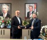 DDC Makina Yönetim Kurulu Başkanı Muhammet Öztürk ve yönetimi, Kocaeli Büyükşehir Belediye Başkanvekili Hasan Soba'yla bir araya geldi.