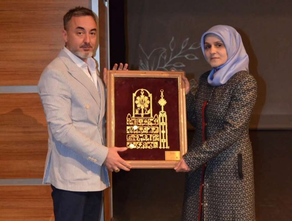 Türkiye Dil ve Edebiyat Derneği (TDED) Kocaeli Şubesi tarafından , Gebze Osman Hamdi Bey Kültür Merkezi'nde düzenlenen şiir gecesinden kareler.