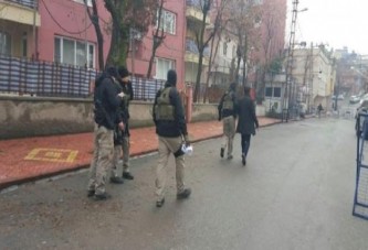 2 PKK'lı öldürüldü, 2 polis yaralı