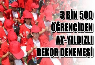 3 bin 500 öğrenciden Ay-Yıldızlı Rekor Denemesi