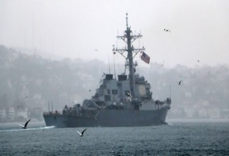 ABD savaş gemisi İstanbul Boğazı'ndan geçti