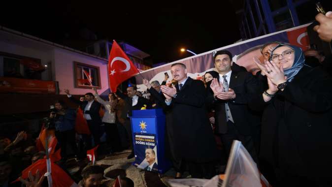 AK Parti’den Karamürsel’de gövde gösterisi