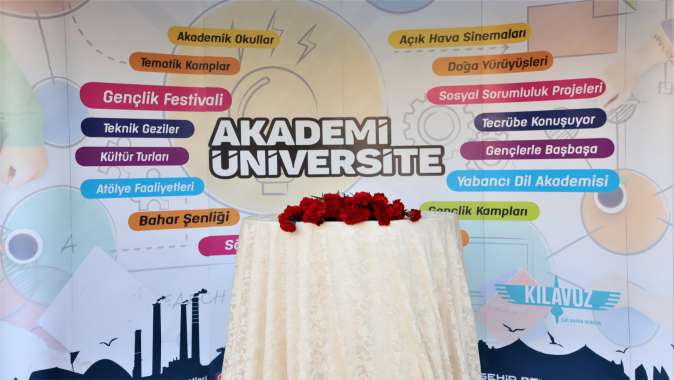 Akademi Üniversitede yeni dönem