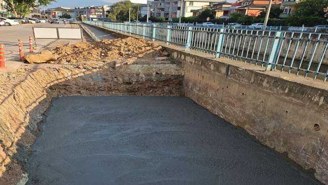 Akarca deresi üzerine yaya köprüsü yapılıyor
